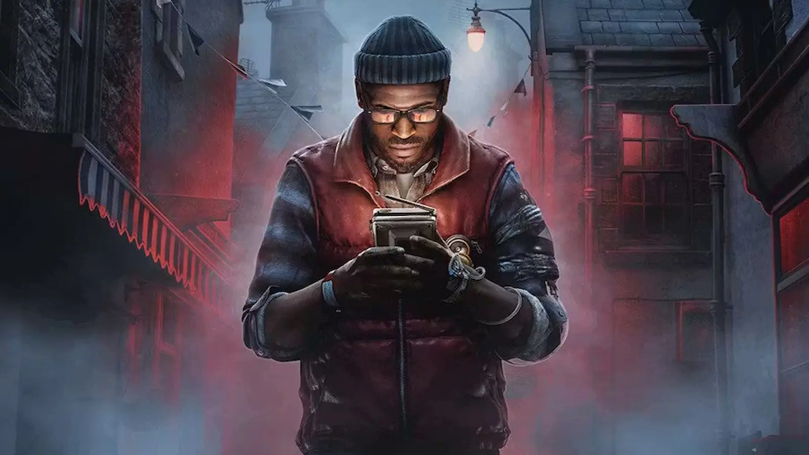 Arte oficial de Silent Hill: Townfall con el protagonista usando la CRTV en una calle con niebla roja