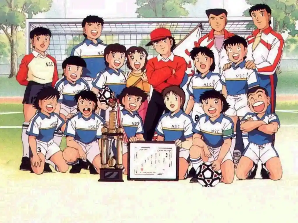 El plantel del Nankatsu, el equipo de Oliver Atom, posa con un trofeo en el anime clásico de Supercampeones