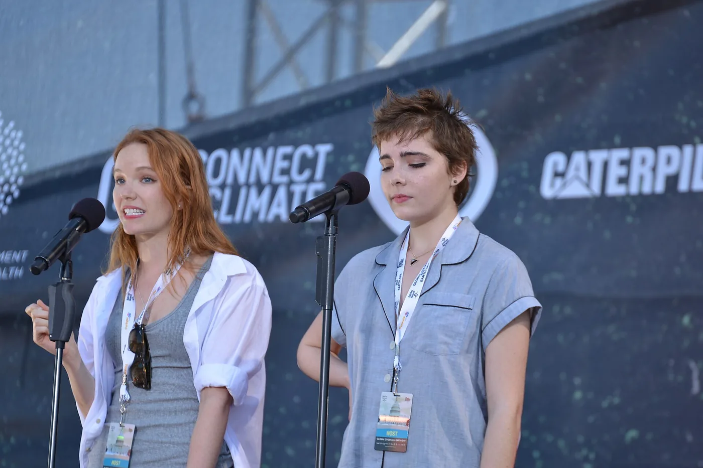 Tamzin Merchant y Elise Eberle en el escenario del Global Citizen Earth Day 2015, en Washington