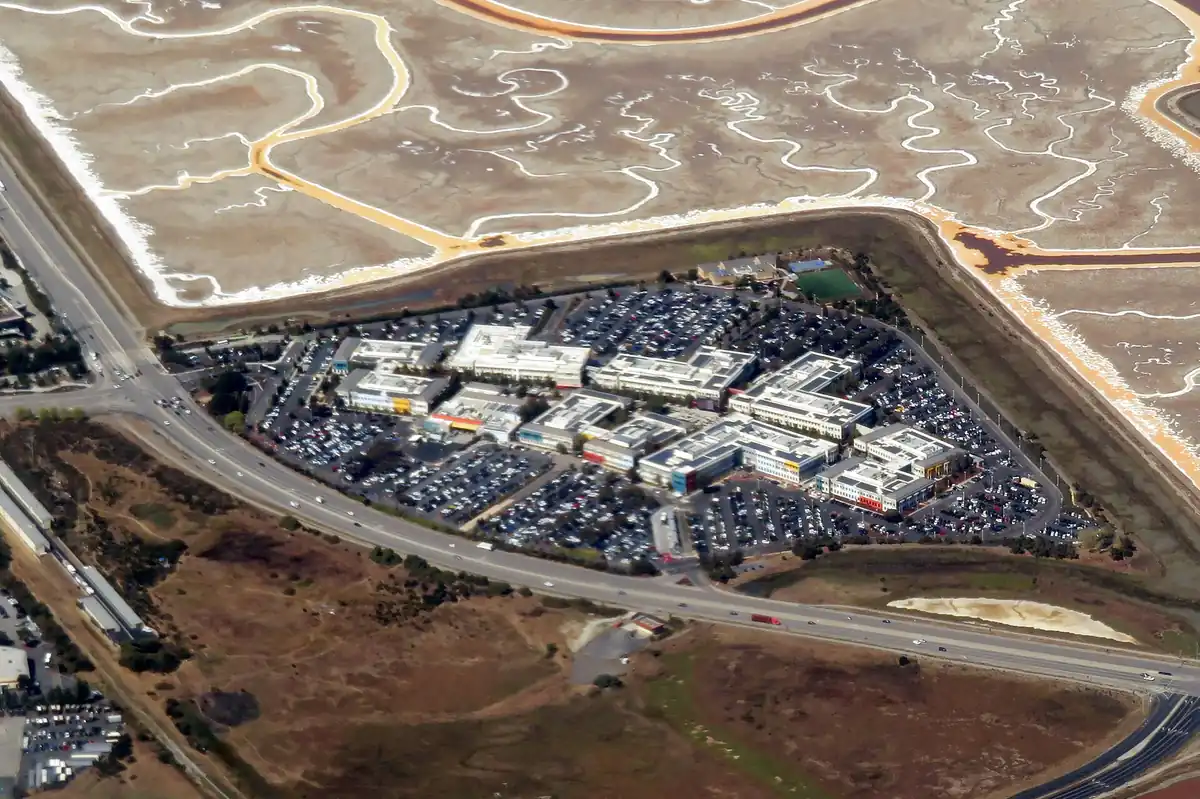 Vista aérea del campus de Meta (ex Facebook) en Menlo Park, California